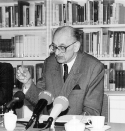 Wladyslav Bartoszewski erz&auml;hlt am 13. Dezember 1996 im Heinrich-Heine-Institut D&uuml;sseldorf: